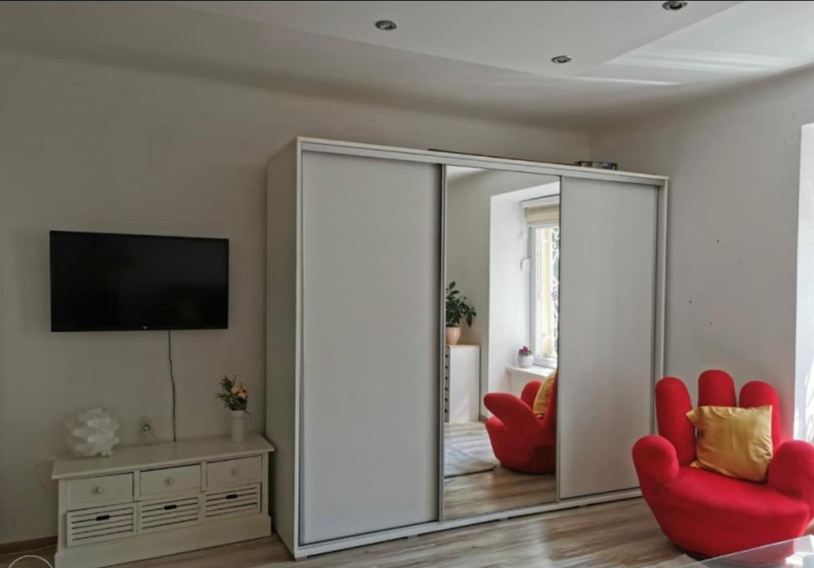 In The Center, Quiet Environment Apartment